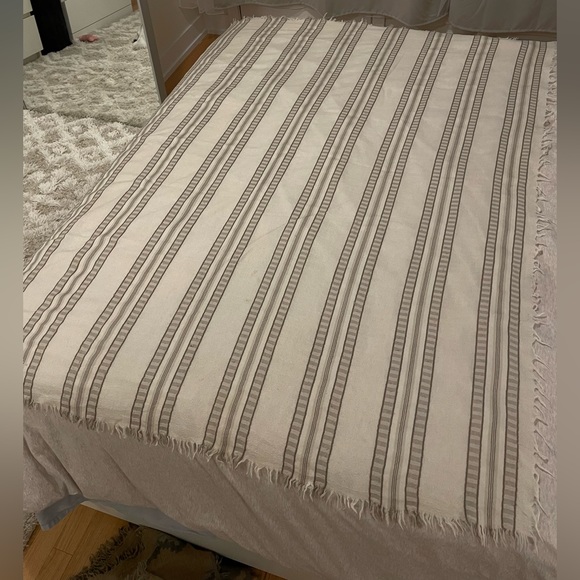 Wilfred / Aritzia 100% wool blanket scarf - Picture 5 of 5